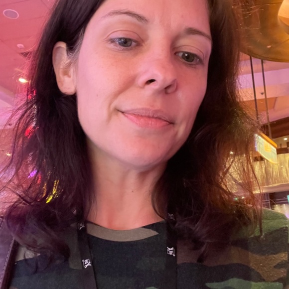 Meet your Posher, Jennifer - Picture 4 of 4